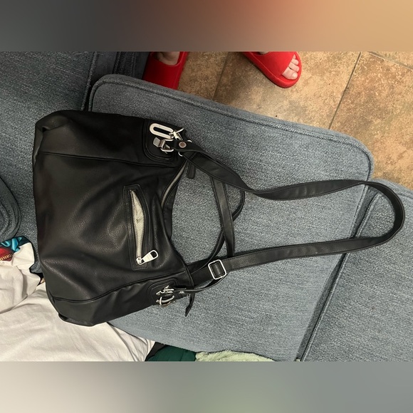 Steve Madden Big Black Purse , roomy good condition some wear - Picture 15 of 15